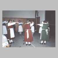 59-09-1064 2. Kirchspieltreffen 1997. Volkstaenze der Kreisgruppe Buchen.JPG